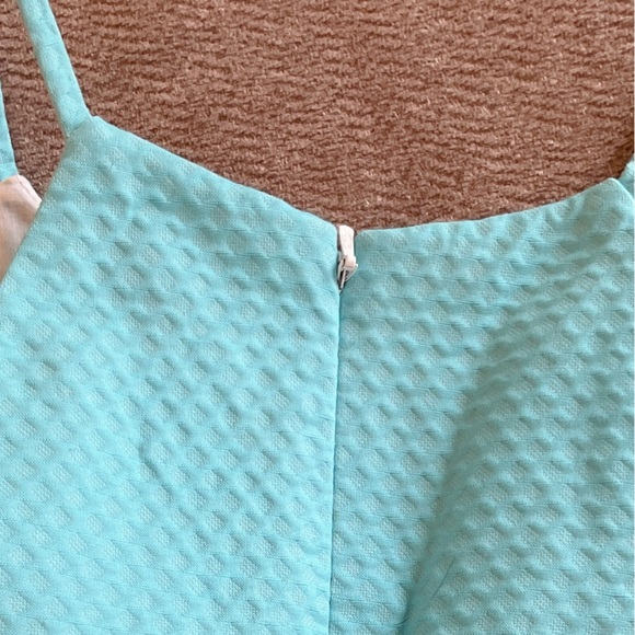 Lilly Pulitzer Magnolia Breakwater Blue w White Embroidery Top. Size 2 - Picture 6 of 7
